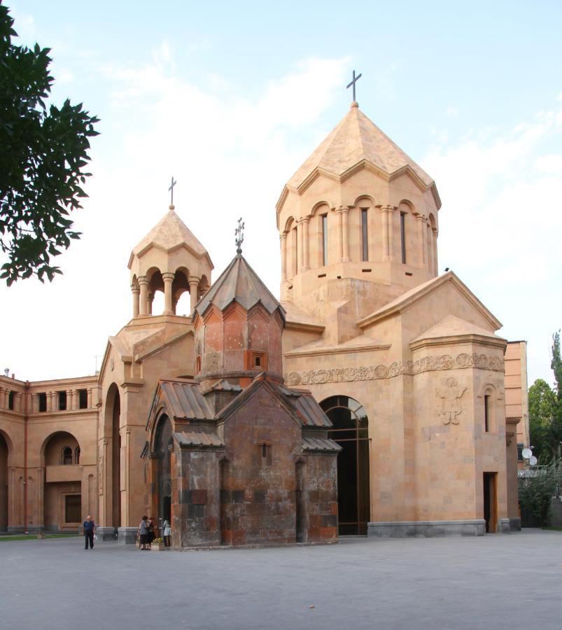 A Small Miracle In The Center Of Yerevan Erivan Exterior foto