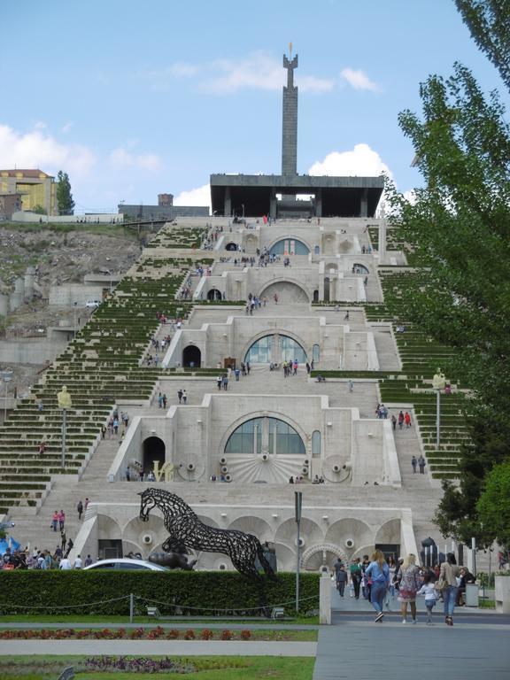 A Small Miracle In The Center Of Yerevan Erivan Exterior foto